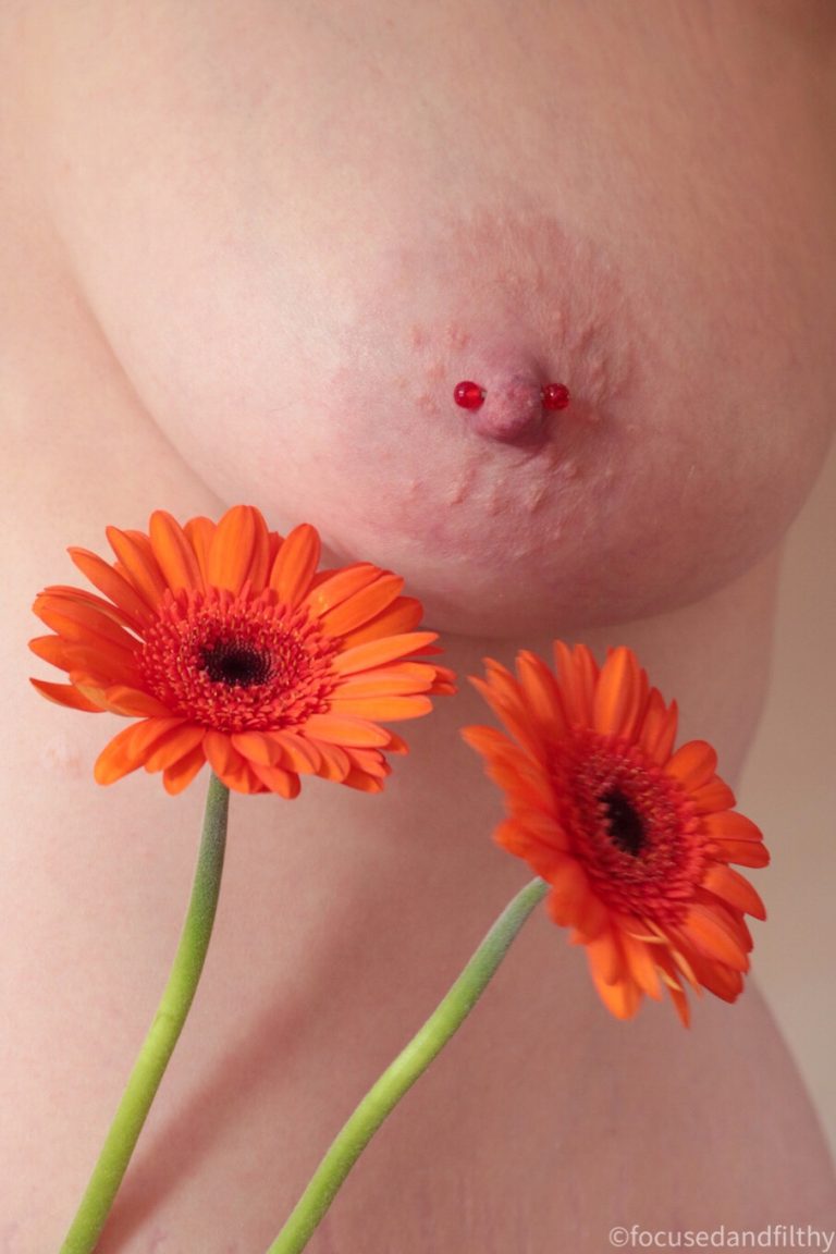 Red nipple bar and flowers #SJC 143